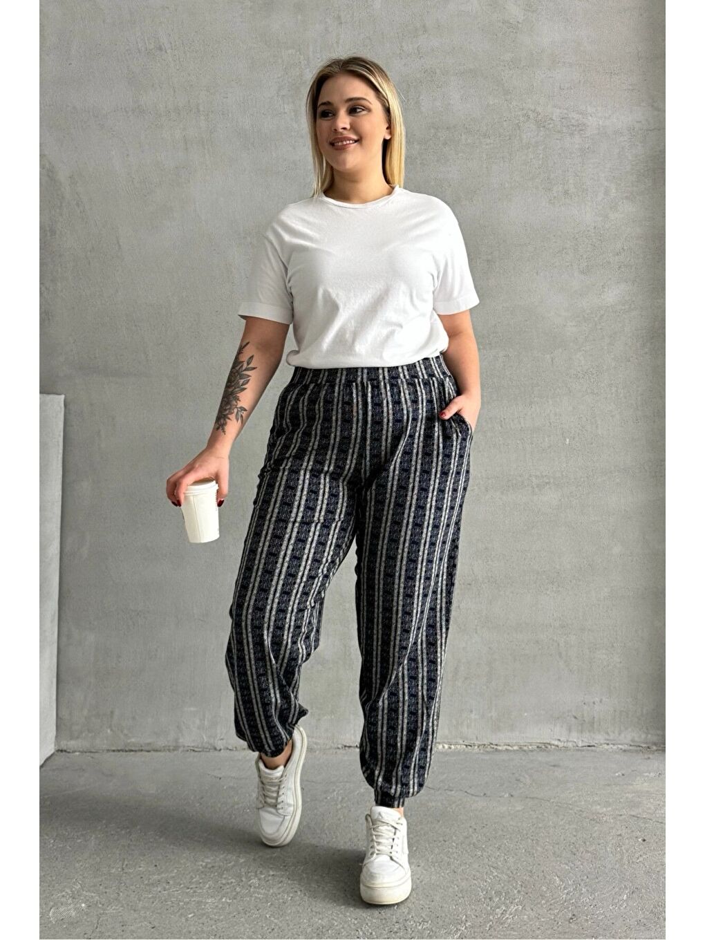 Lacivert Büyük Beden Beli ve Paçası Lastikli Çizgili Cepli Pantolon 89-71-5