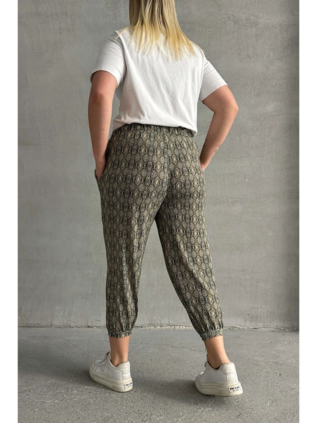 Siyah Büyük Beden Beli ve Paçası Lastikli Desenli Cepli Pantolon 303301-7