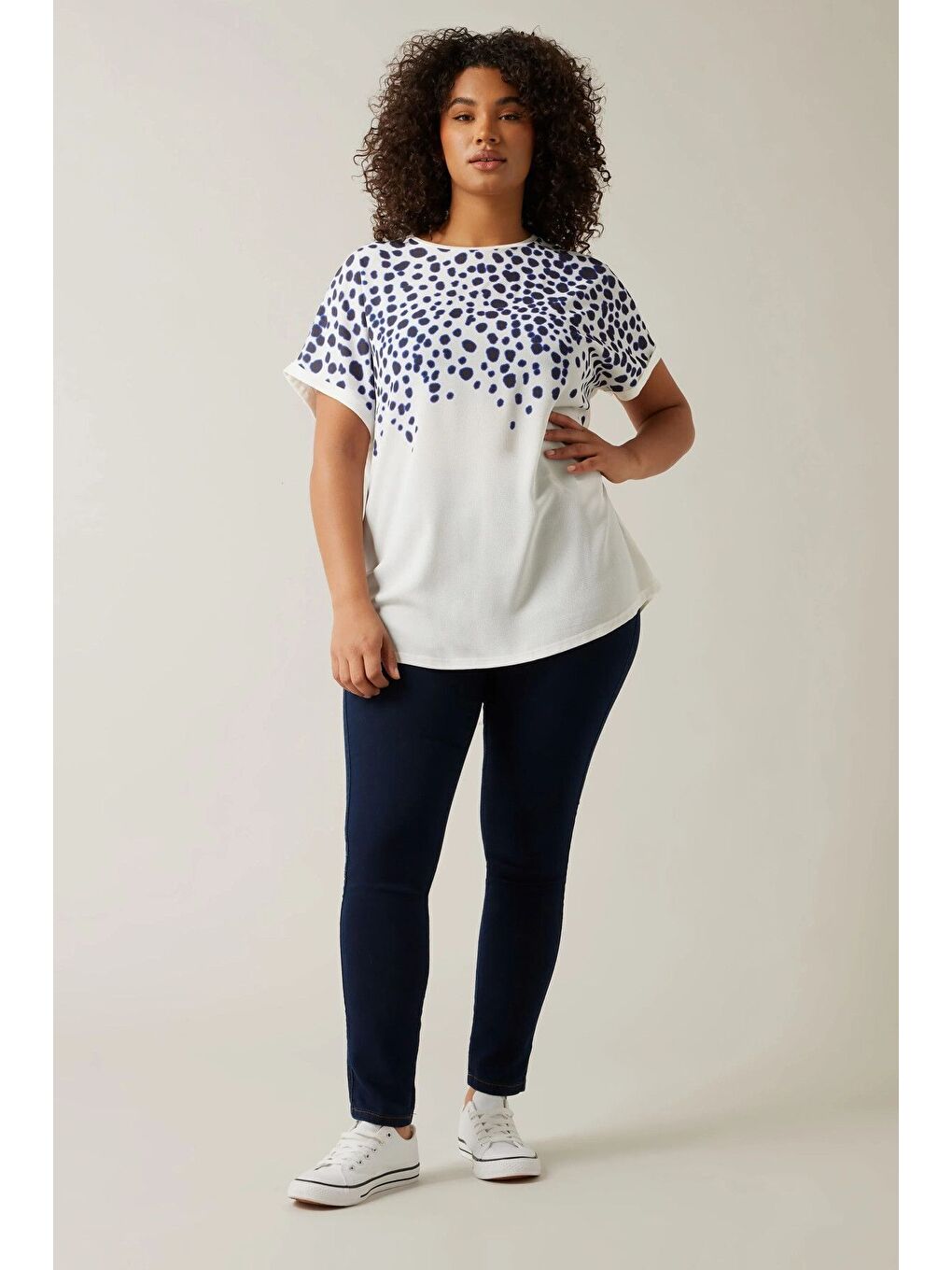 Beyaz Büyük Beden Bisiklet Yaka Kısa Kollu Çiçek Desenli Bluz 615860-3