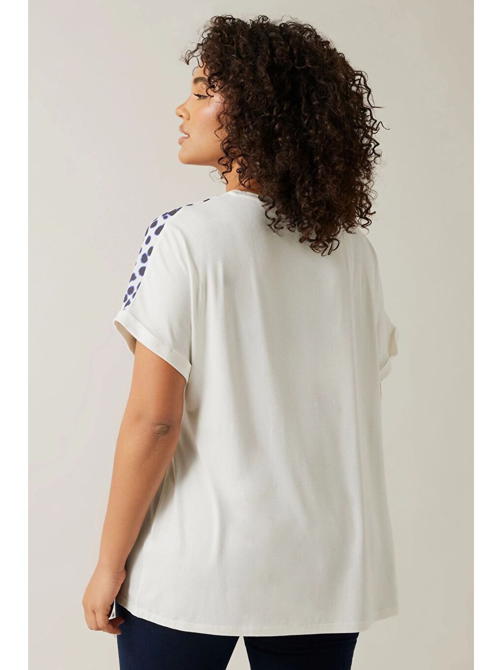 Beyaz Büyük Beden Bisiklet Yaka Kısa Kollu Çiçek Desenli Bluz 615860-5