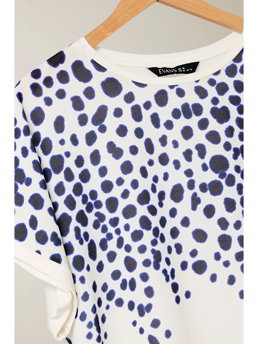 Beyaz Büyük Beden Bisiklet Yaka Kısa Kollu Çiçek Desenli Bluz 615860-6