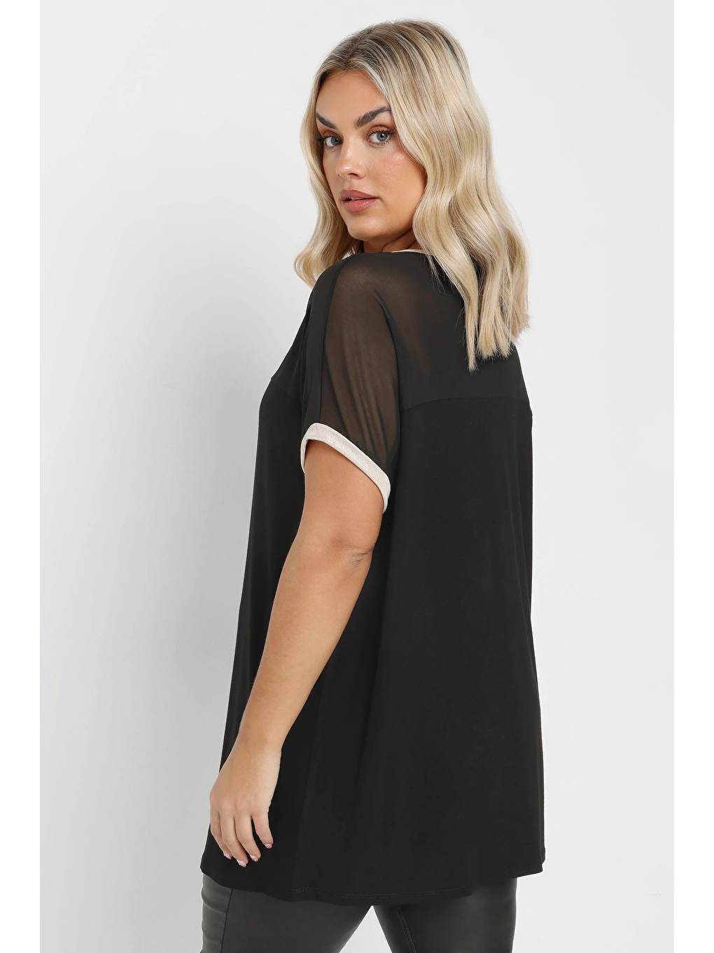 Siyah Büyük Beden Bisiklet Yaka Kısa Kollu Yakası Tül Detaylı Bluz 303847-3