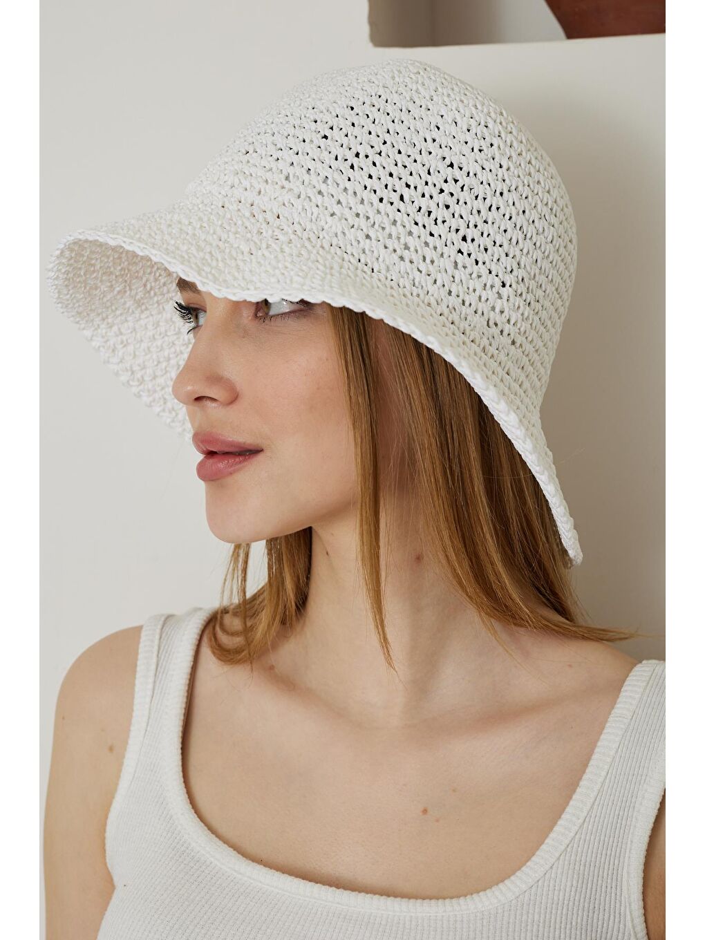 Kadın El Örgüsü Beyaz Hasır Şapka - Afra