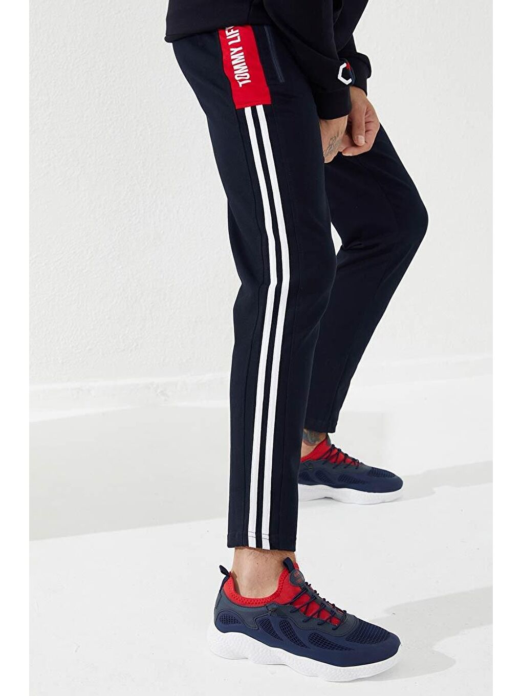 TOMMYLIFE Lacivert - Kırmızı Baskılı Çift Şeritli Slim Fit Jogger Erkek Eşofman Alt - 84780 - 1