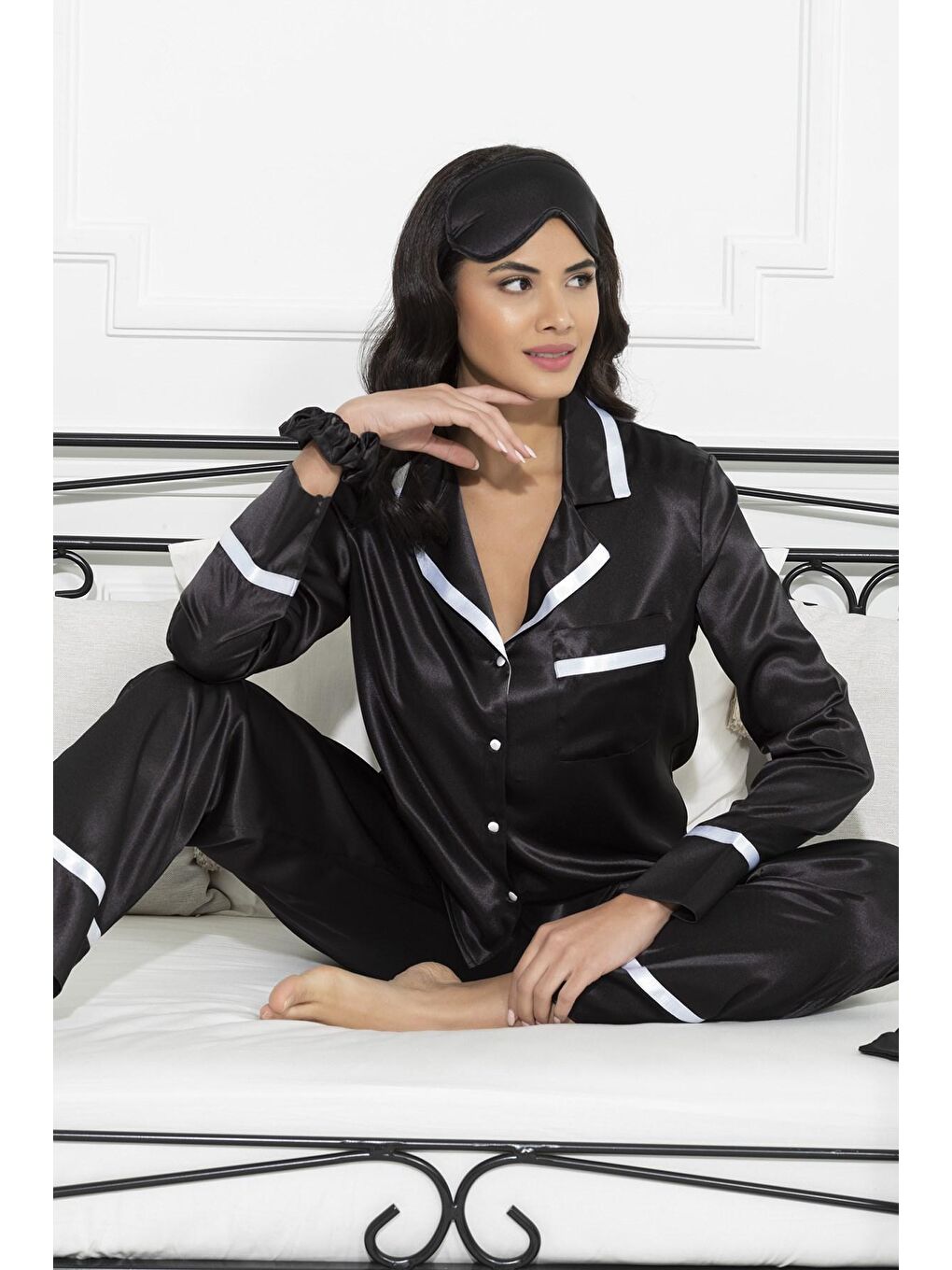 5'li Saten Beyaz Şeritli Siyah Pijama Takımı