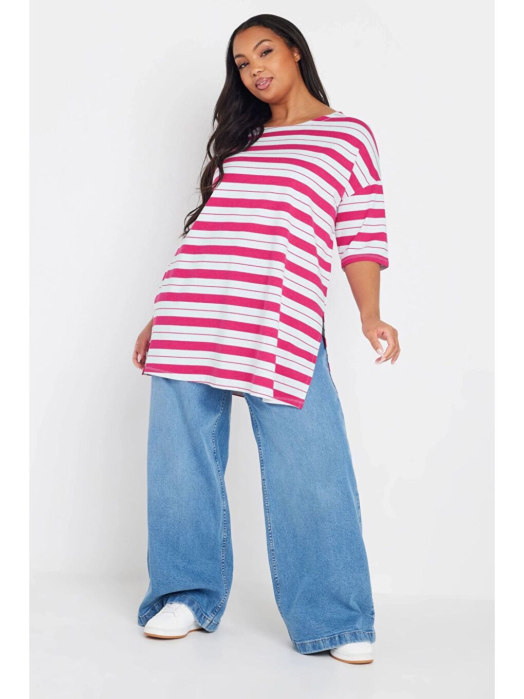 Pembe Büyük Beden Bisiklet Yaka Kısa Kollu Yanları Yırtmaçlı Çizgili T-shirt 303945-1