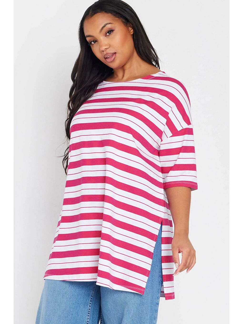 Pembe Büyük Beden Bisiklet Yaka Kısa Kollu Yanları Yırtmaçlı Çizgili T-shirt 303945-3