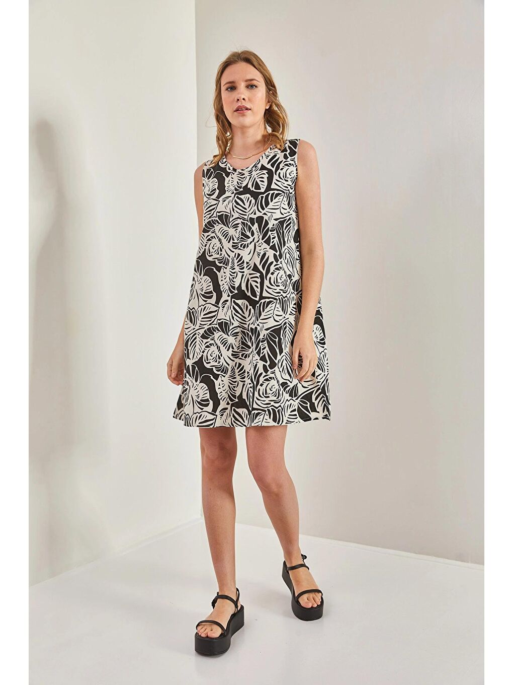 Siyah Kadın Multi Desenli Sırt Dekolteli Elbise-3