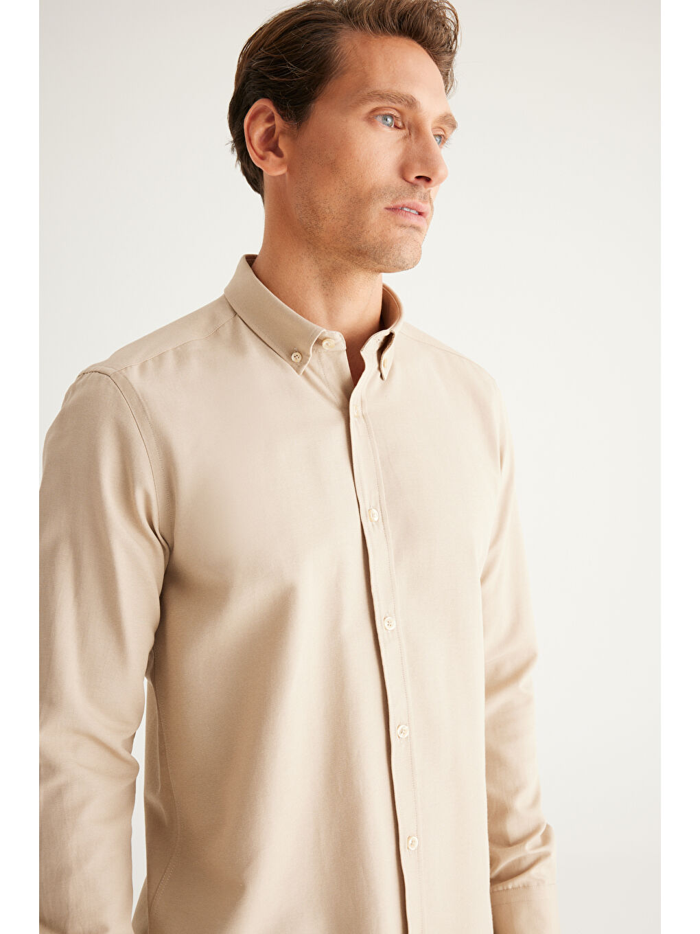 Erkek Bej Tailored Slim Fit Dar Kesim Düğmeli Yaka Oxford Gömlek-3