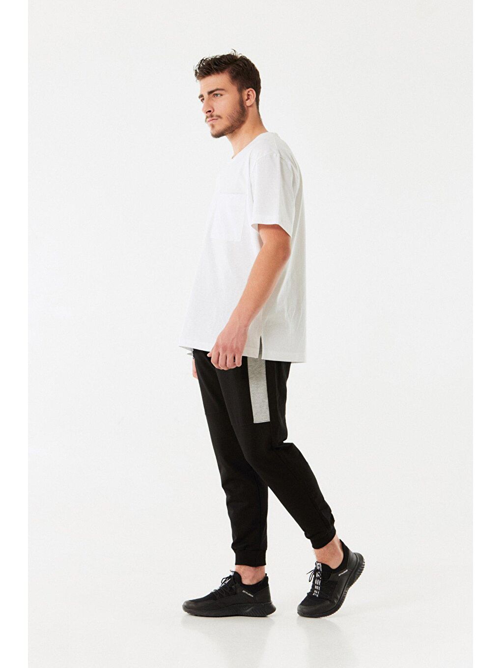 Siyah Cebi Fermuarlı Şeritli Jogger Eşofman Altı-1