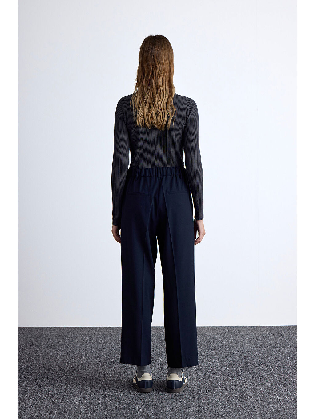 Klasik Kesim Pile Detaylı Pantolon Lacivert-6