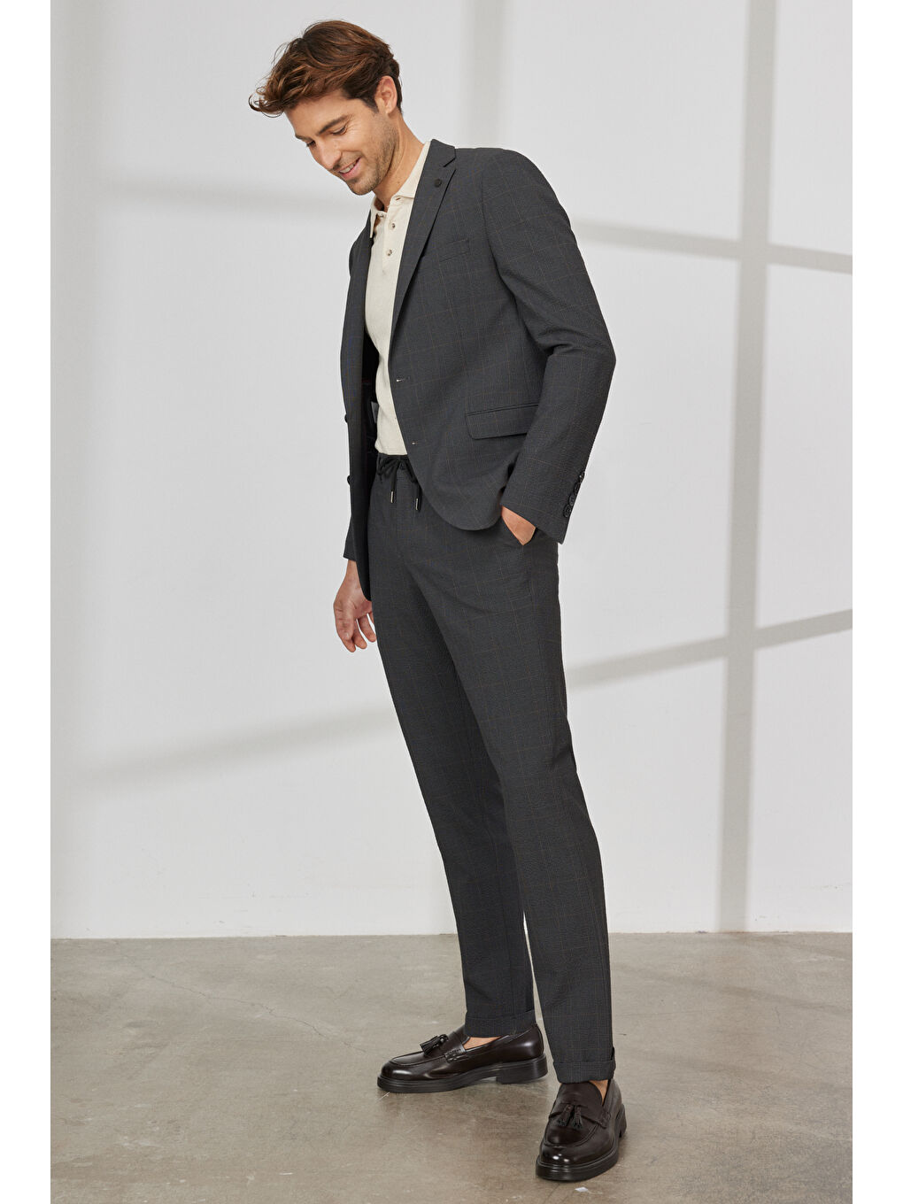 Erkek Antrasit-Kahverengi Slim Fit Dar Kesim Mono Yaka Gofre Desenli Takım Elbise-1