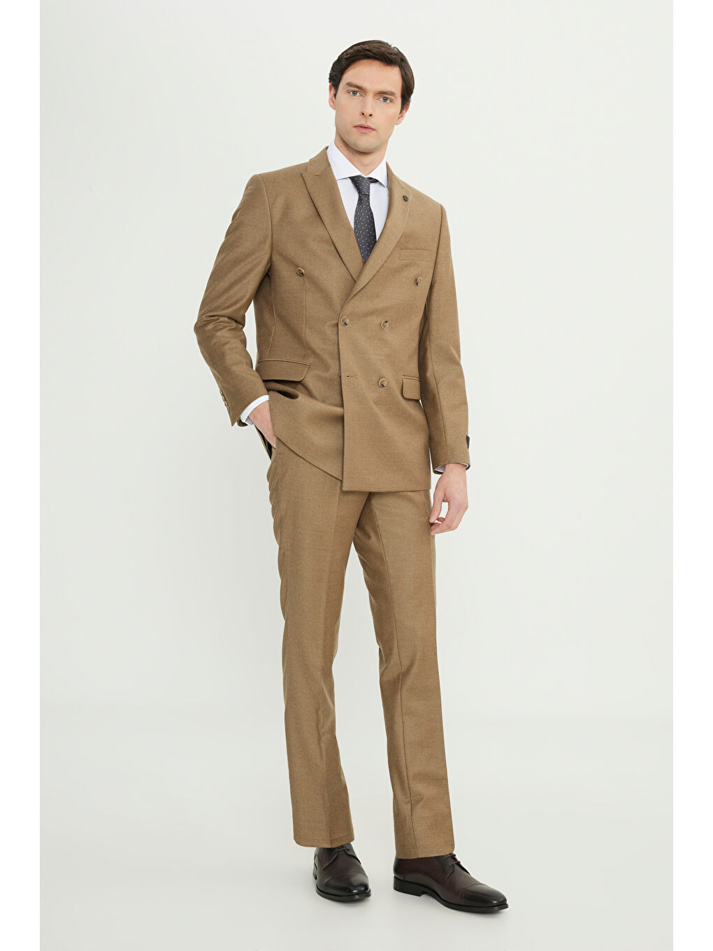 Kahverengi Erkek Camel Yünlü Slim Fit Dar Kesim Kırlangıç Yaka Kapak Cepli Kruvaze Takım Elbise-1