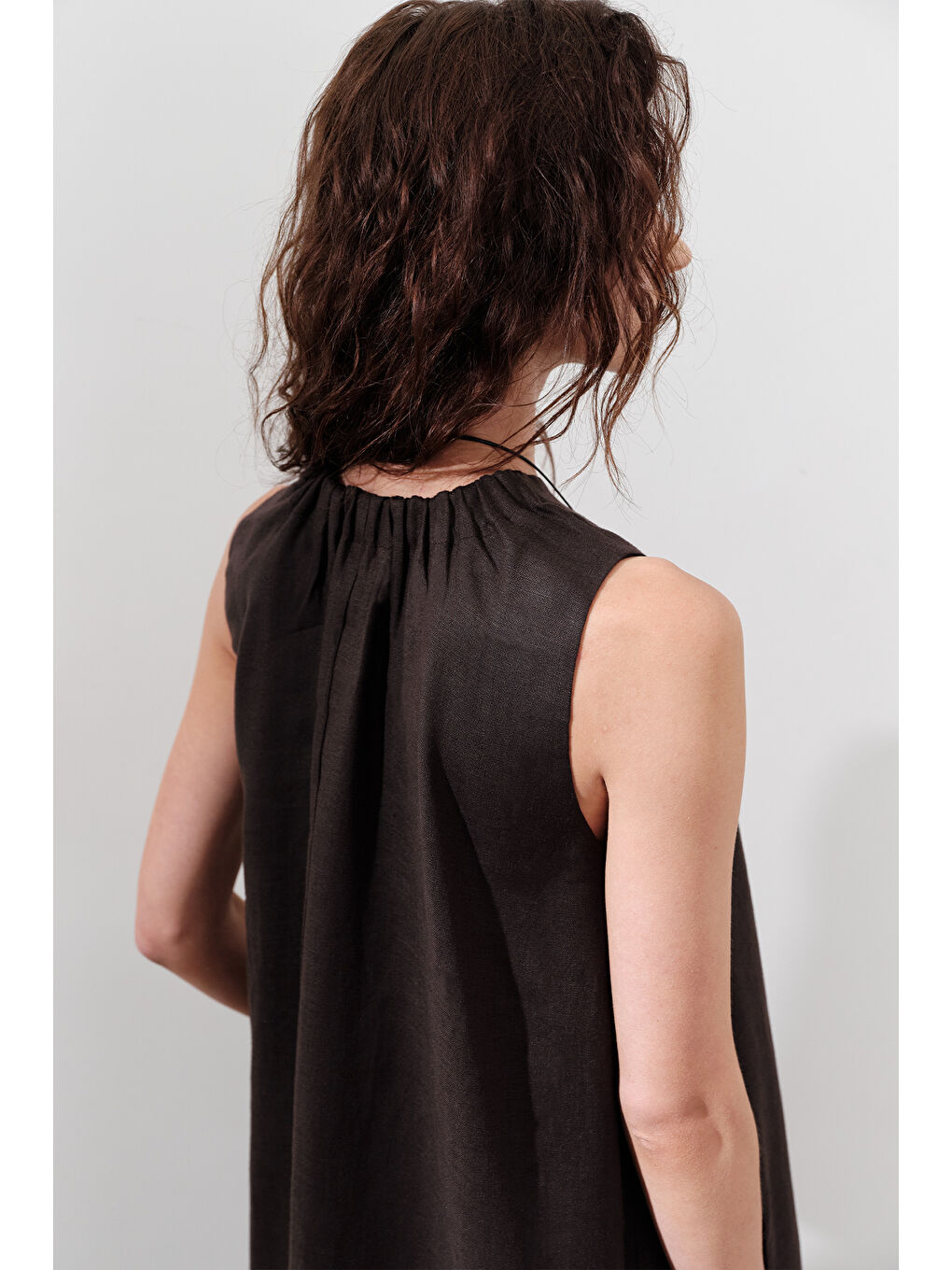 Kahverengi Keten Büzgülü Geniş Elbise Acı Kahve-4