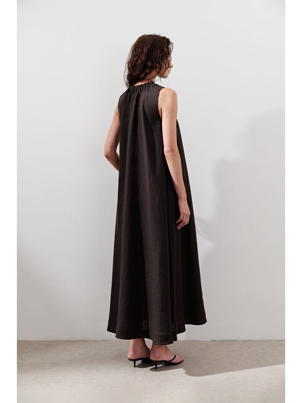 Kahverengi Keten Büzgülü Geniş Elbise Acı Kahve-5