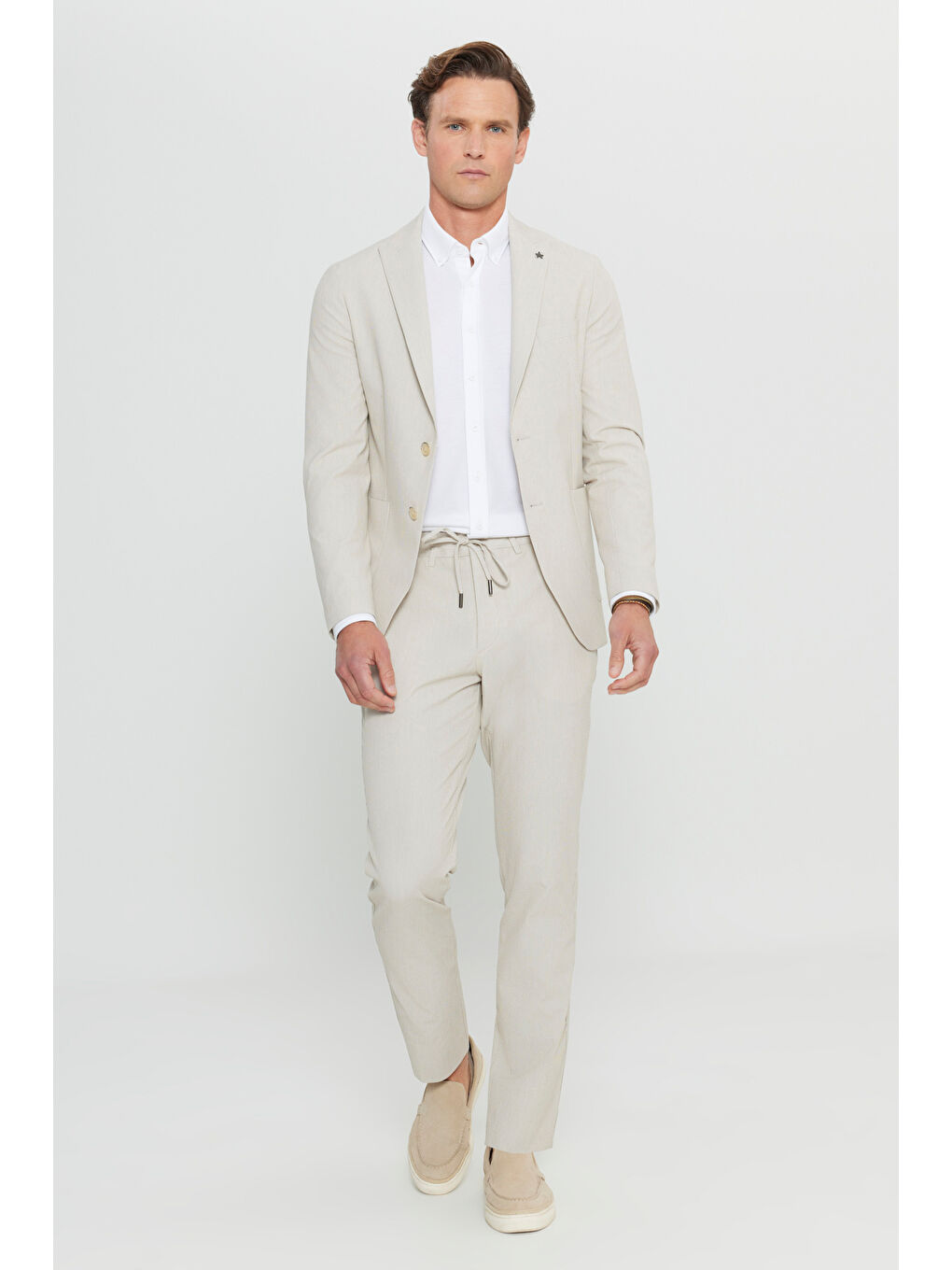 Erkek Bej Pamuklu Slim Fit Dar Kesim Kırlangıç Yaka Çizgili Gofre Desenli Torba Cepli Takım Elbise-1