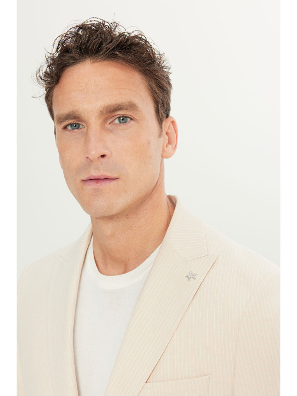 Erkek Bej Slim Fit Dar Kesim Kırlangıç Yaka Kapak Cepli Çizgili Esnek Takım Elbise-4