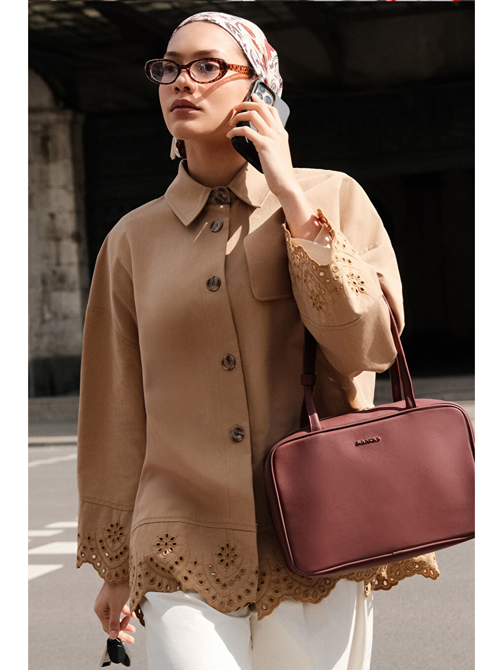 Kahverengi Nakış Detaylı Tasarım Trençkot Camel-1