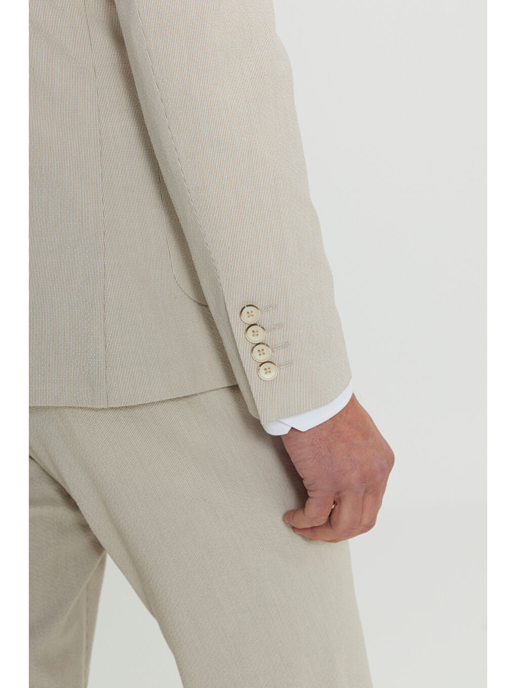 Erkek Bej Pamuklu Slim Fit Dar Kesim Kırlangıç Yaka Çizgili Gofre Desenli Torba Cepli Takım Elbise-5