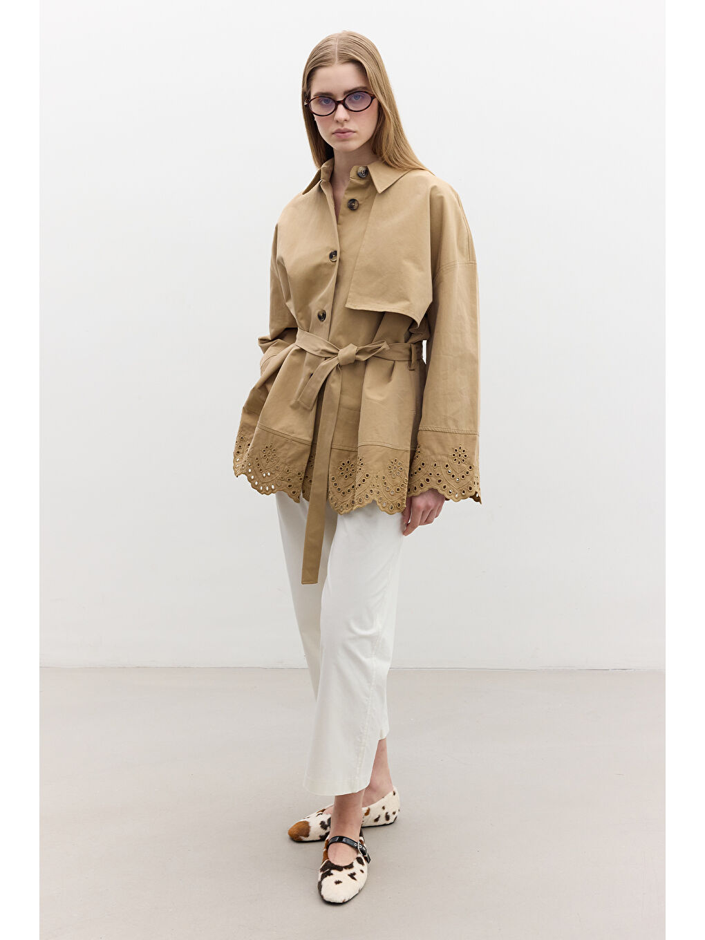 Kahverengi Nakış Detaylı Tasarım Trençkot Camel-3