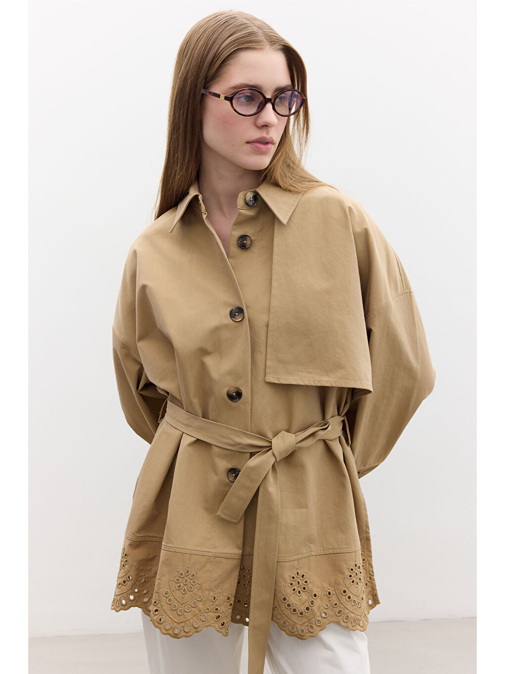 Kahverengi Nakış Detaylı Tasarım Trençkot Camel-5