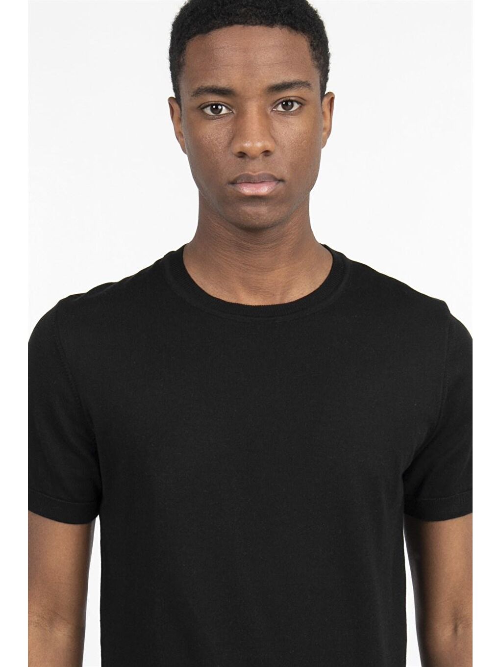 Erkek Bisiklet Yaka Slim Fit Pamuklu Örme Triko Siyah Tişört