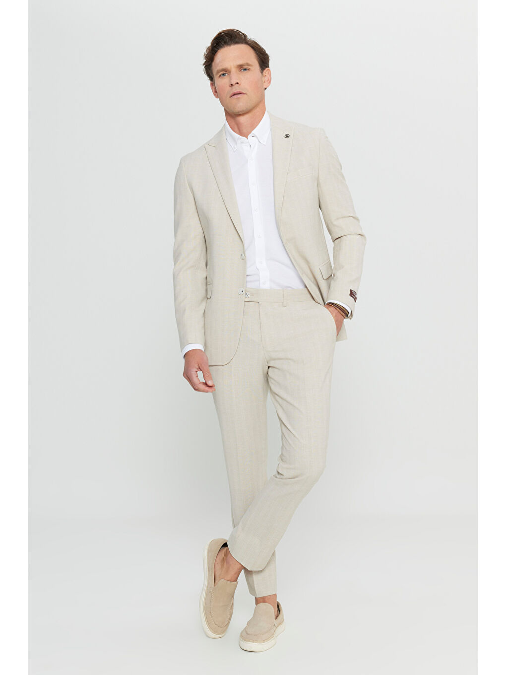 Erkek Bej Yünlü Slim Fit Kırlangıç Yaka Kapak Cepli Takım Elbise-1