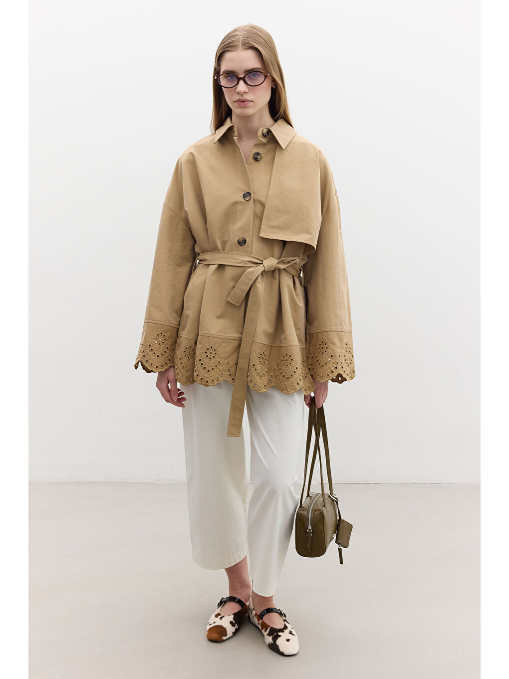 Kahverengi Nakış Detaylı Tasarım Trençkot Camel-7