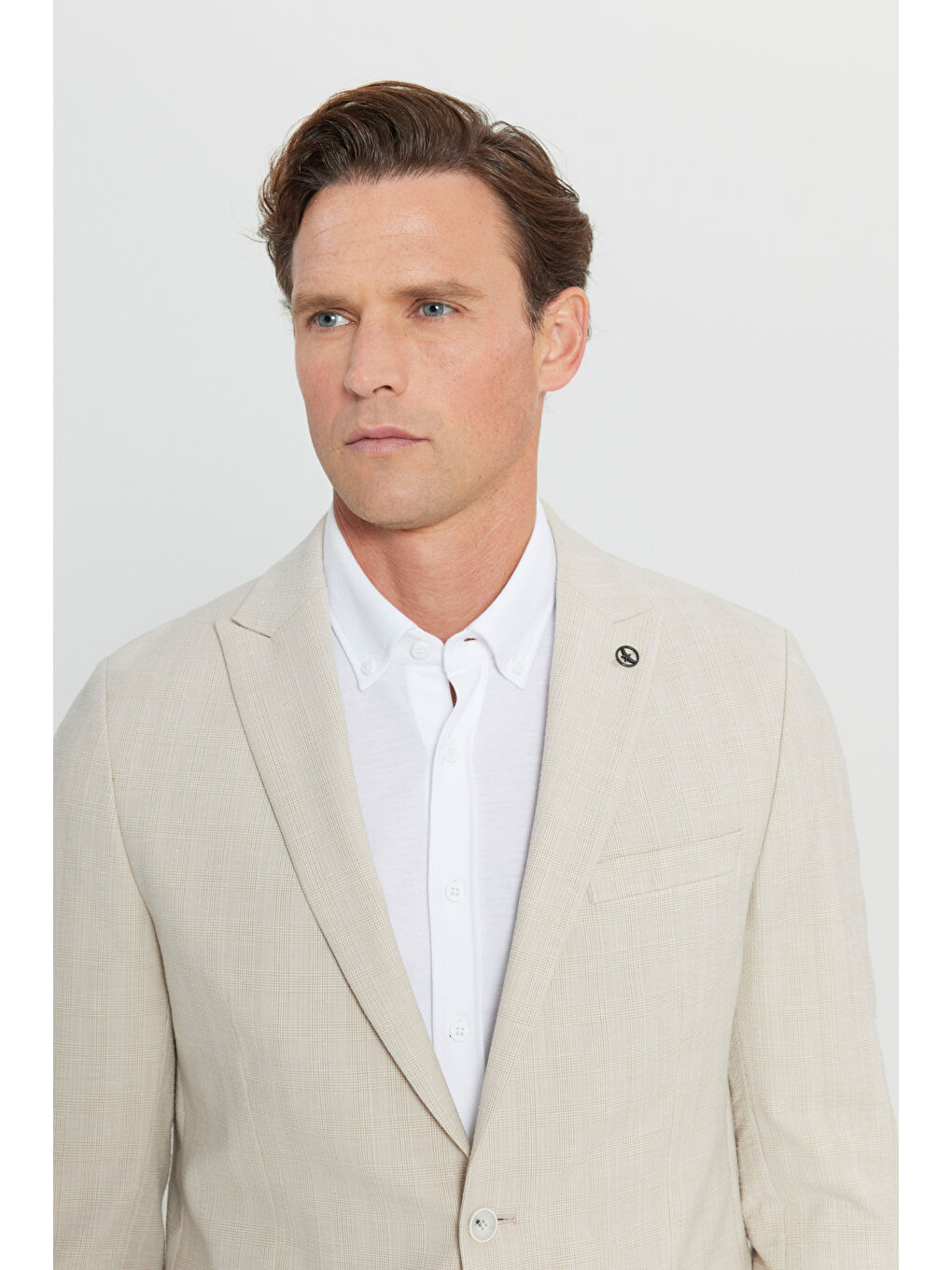 Erkek Bej Yünlü Slim Fit Kırlangıç Yaka Kapak Cepli Takım Elbise-4