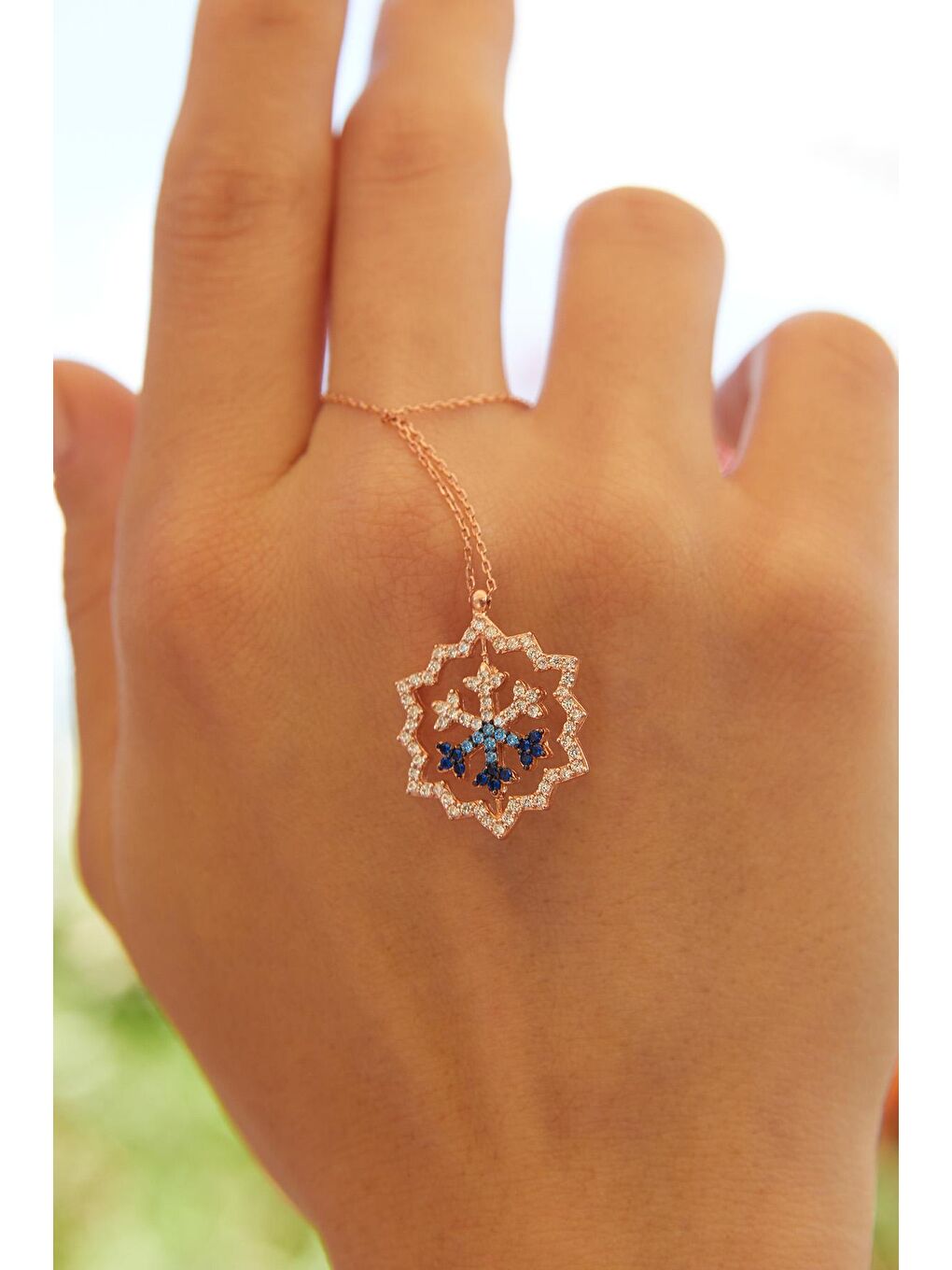 Kahverengi Kadın Rose Kaplama 925 Ayar Gümüş 360° Dönebilen Kartanesi Kolye-3