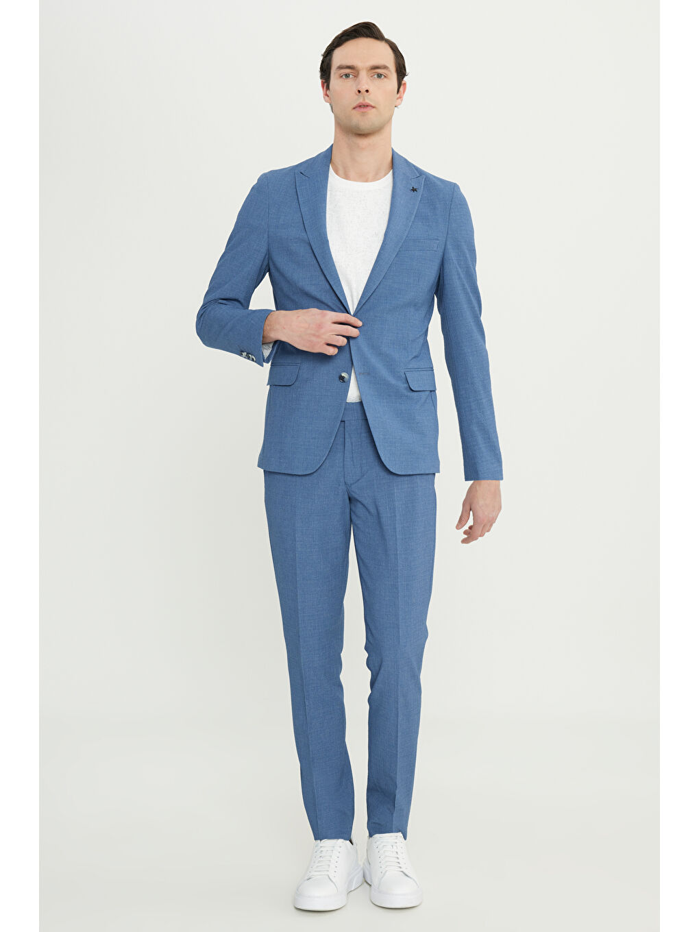 Erkek Koyu Mavi Slim Fit Dar Kesim Kırlangıç Yaka Kapak Cepli Gofre Desenli Takım Elbise-1