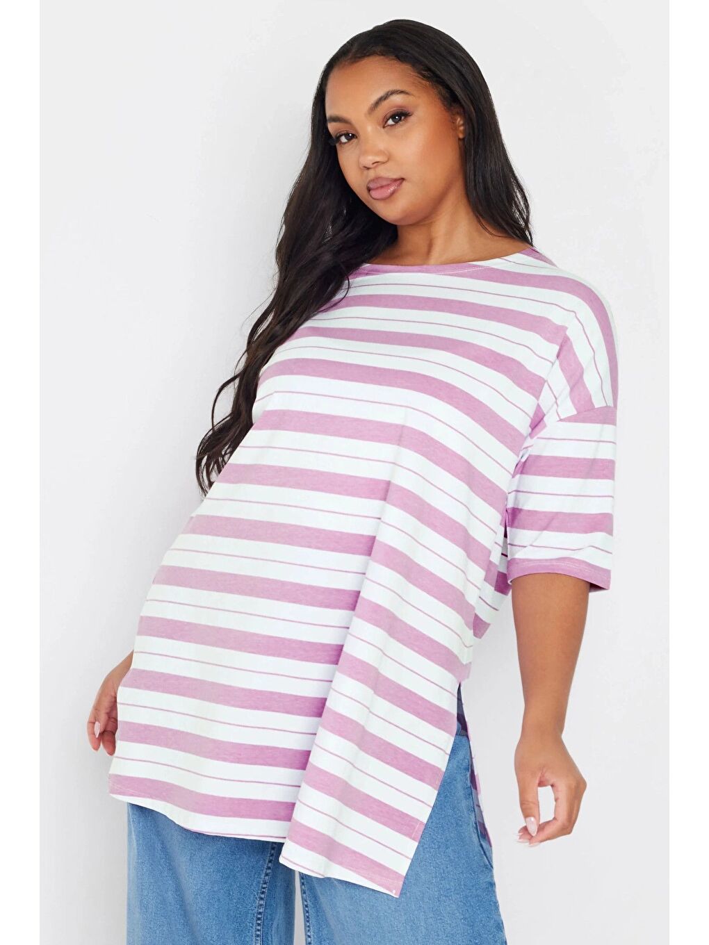 Mor Büyük Beden Bisiklet Yaka Kısa Kollu Yanları Yırtmaçlı Çizgili T-shirt 303944