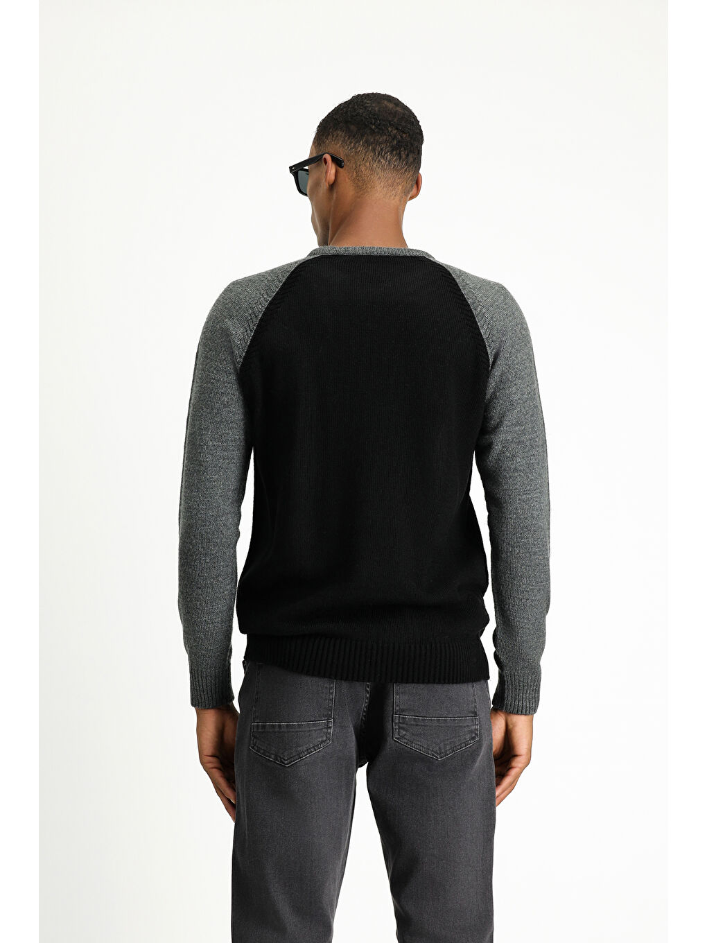 Siyah Bisiklet Yaka Regular Fit Dikişsiz Desenli Triko Kazak-3