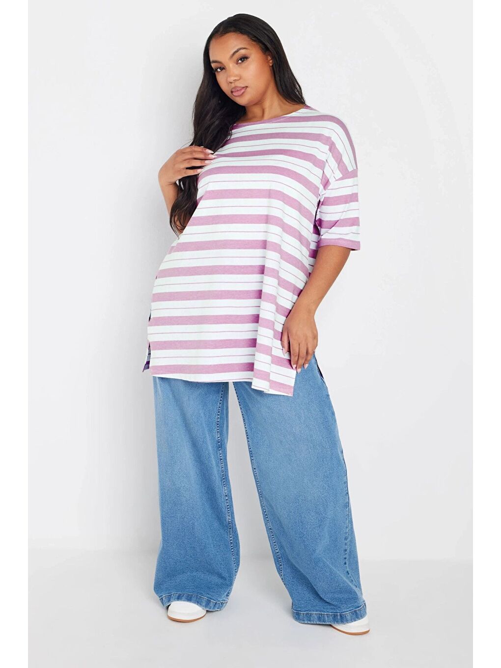 Mor Büyük Beden Bisiklet Yaka Kısa Kollu Yanları Yırtmaçlı Çizgili T-shirt 303944-1
