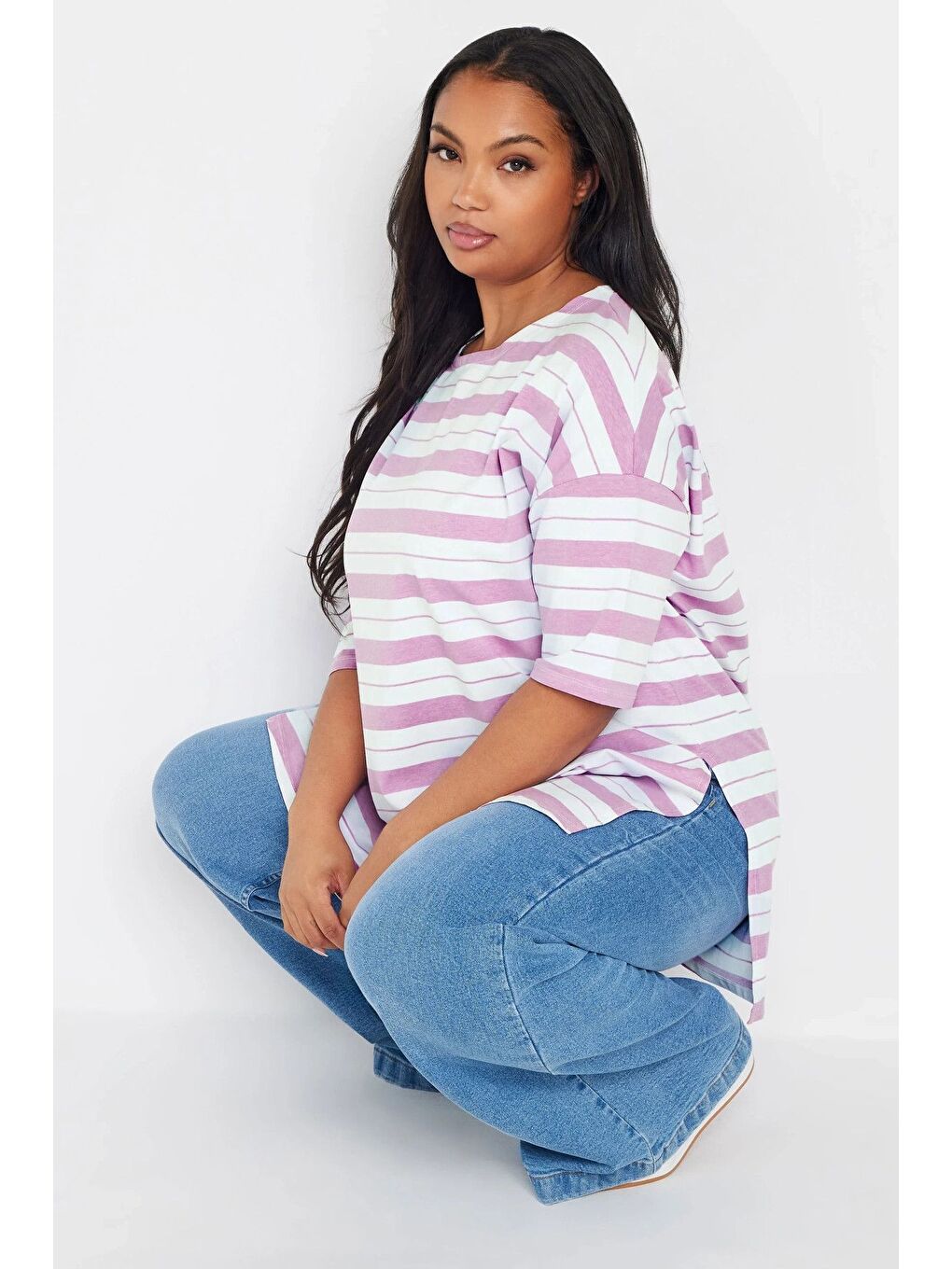 Mor Büyük Beden Bisiklet Yaka Kısa Kollu Yanları Yırtmaçlı Çizgili T-shirt 303944-3