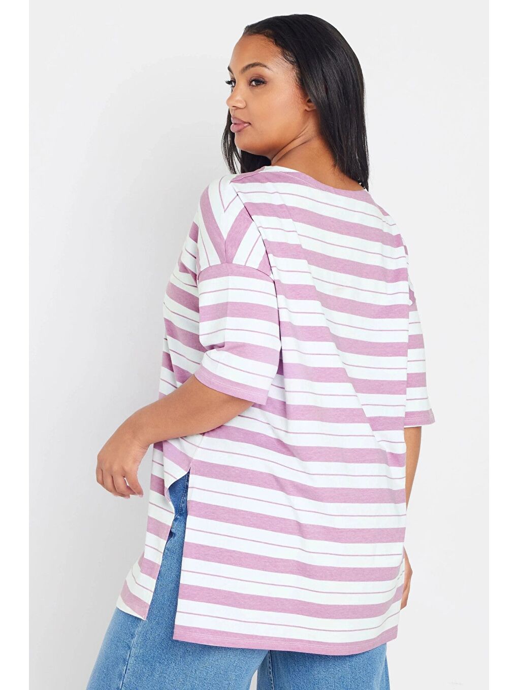 Mor Büyük Beden Bisiklet Yaka Kısa Kollu Yanları Yırtmaçlı Çizgili T-shirt 303944-4