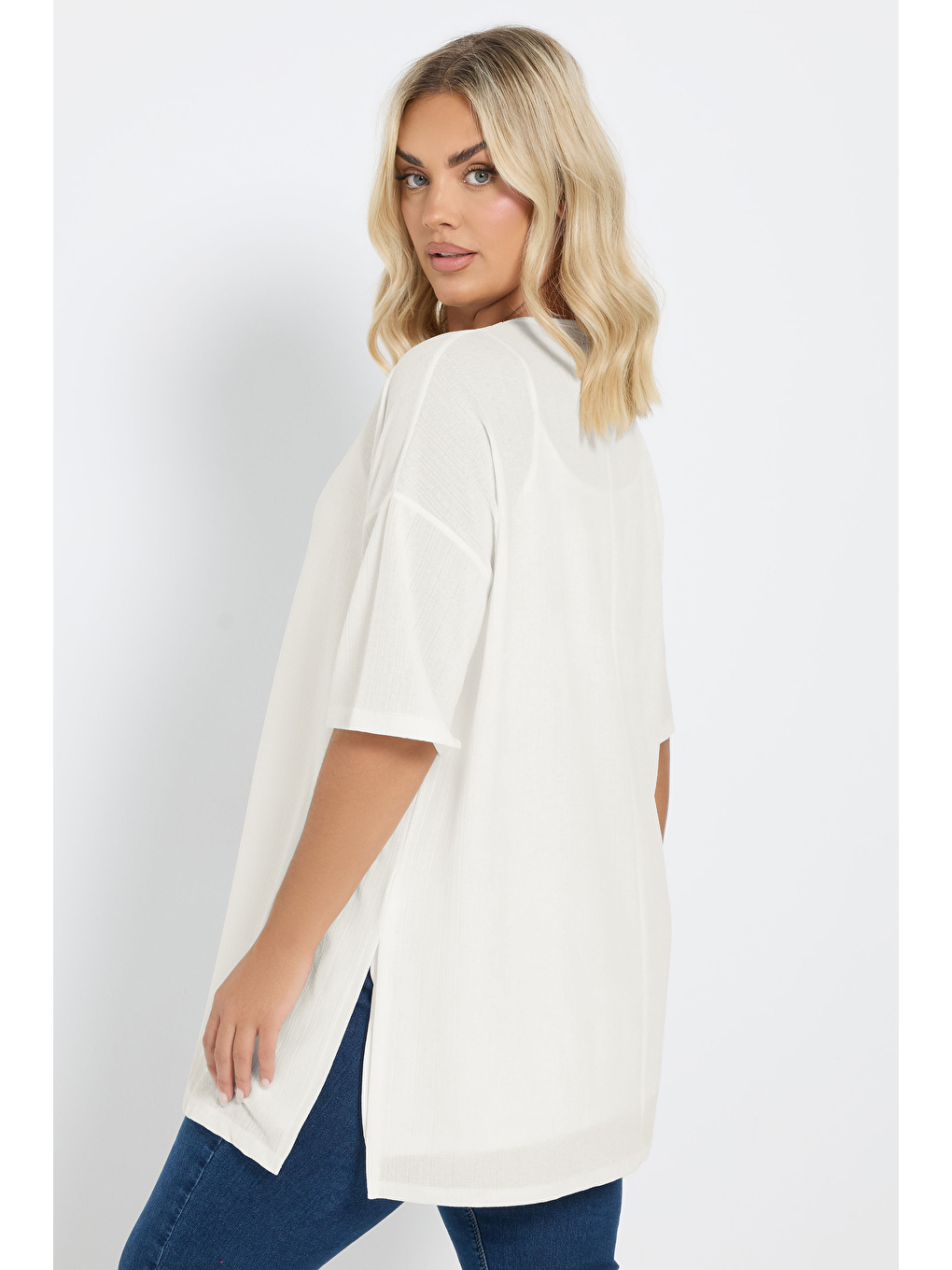 Beyaz Büyük Beden Bisiklet Yaka Kısa Kollu Yanları Yırtmaçlı Astarlı Bluz 303434-3