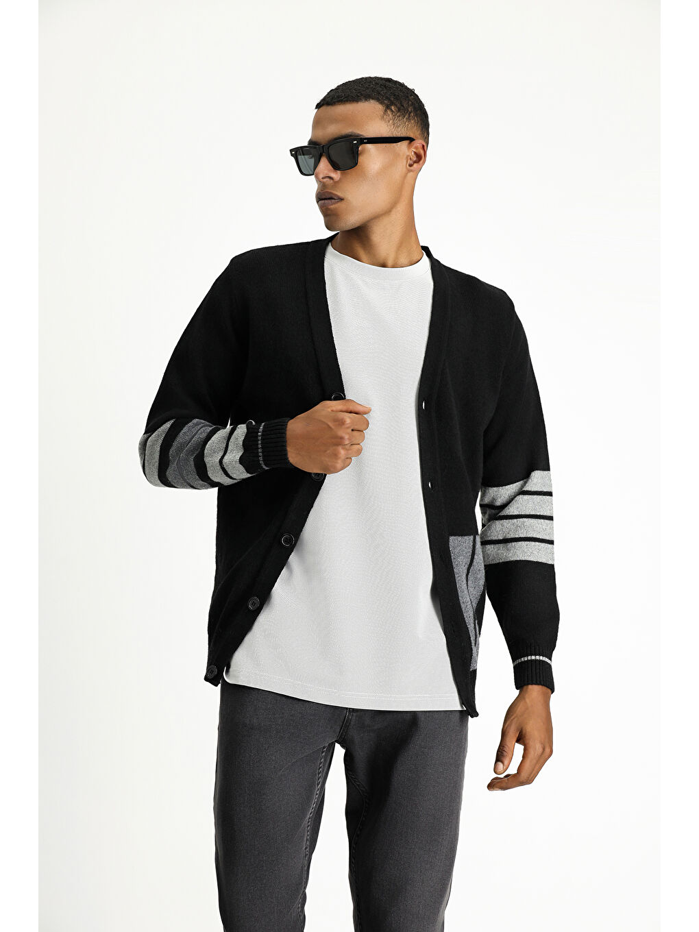 Siyah Yünlü Desenli Triko Hırka-2