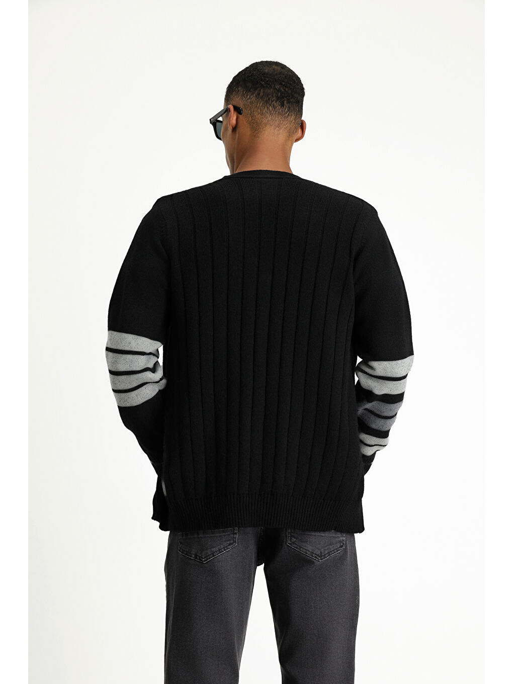 Siyah Yünlü Desenli Triko Hırka-3