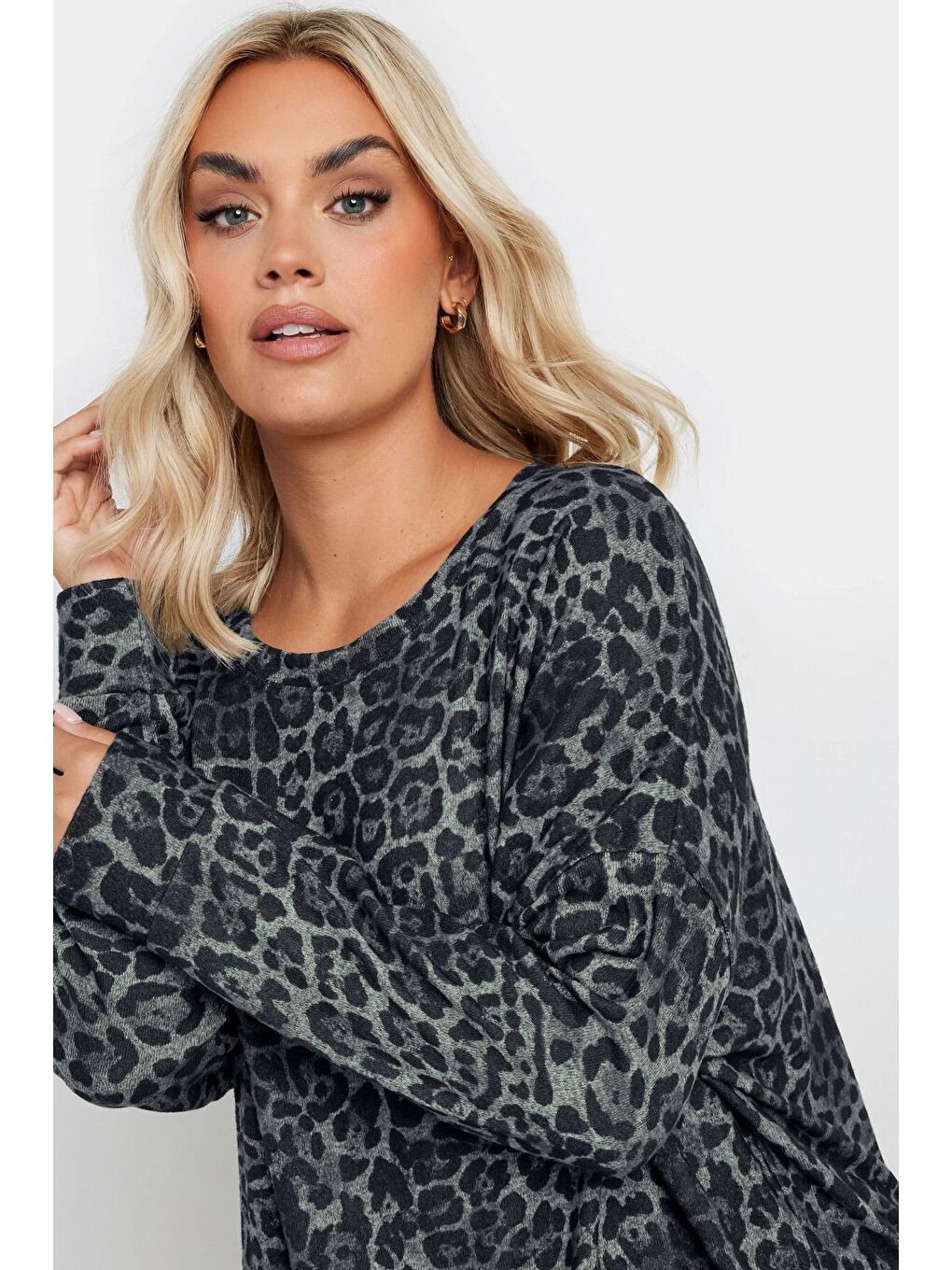 Gri Büyük Beden Bisiklet Yaka Uzun Kollu Leopar Desenli Bluz 322186-4