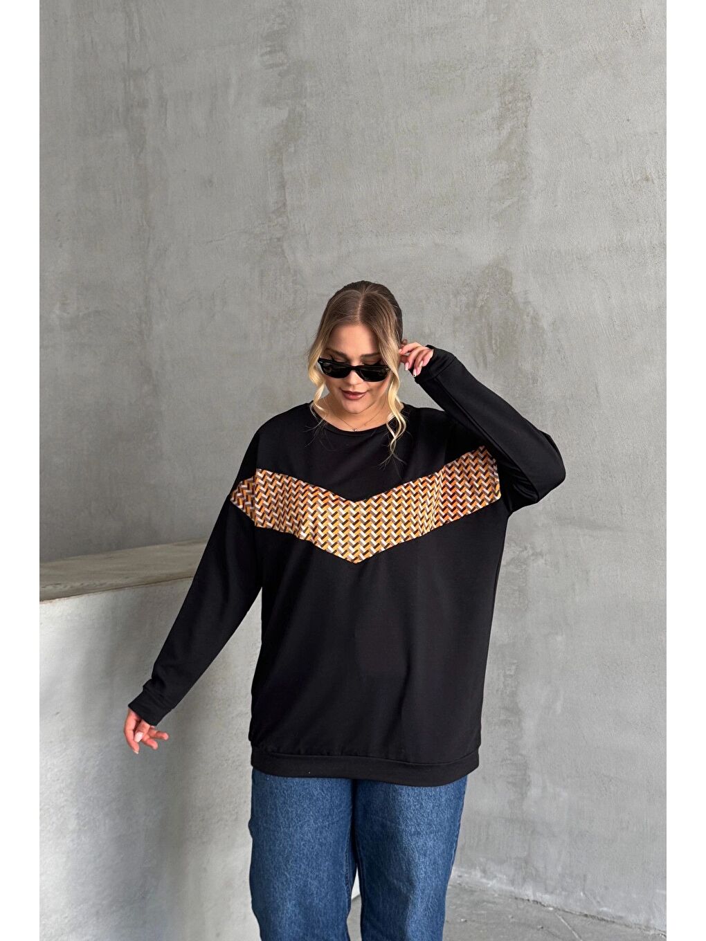 Siyah Büyük Beden Bisiklet Yaka Uzun Kollu Önü Baskılı Sweatshirt 300282-5