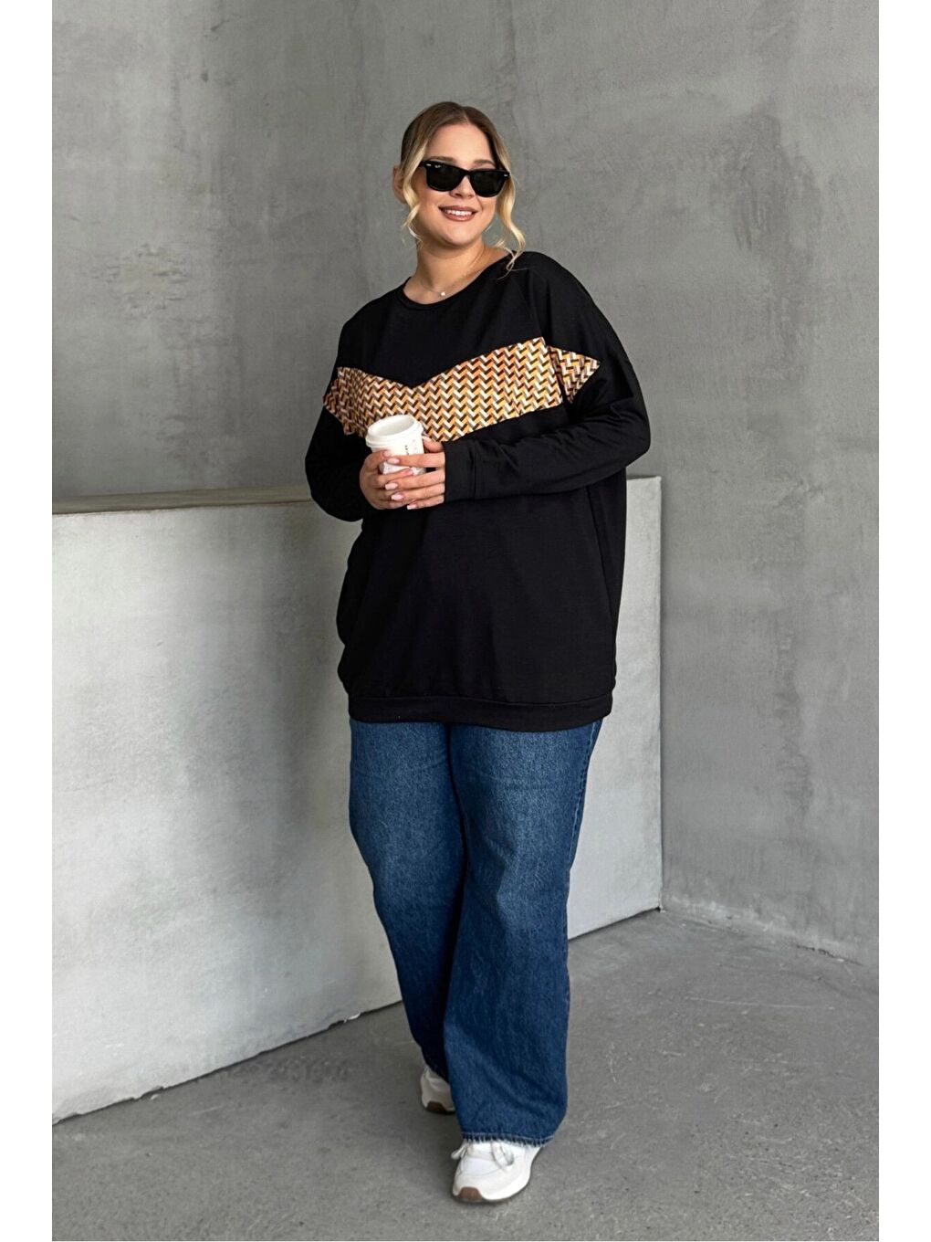 Siyah Büyük Beden Bisiklet Yaka Uzun Kollu Önü Baskılı Sweatshirt 300282-6