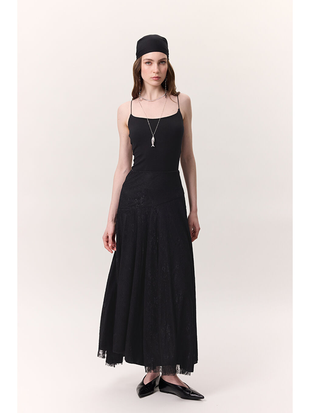 Dantelli Geniş Etek Siyah-2