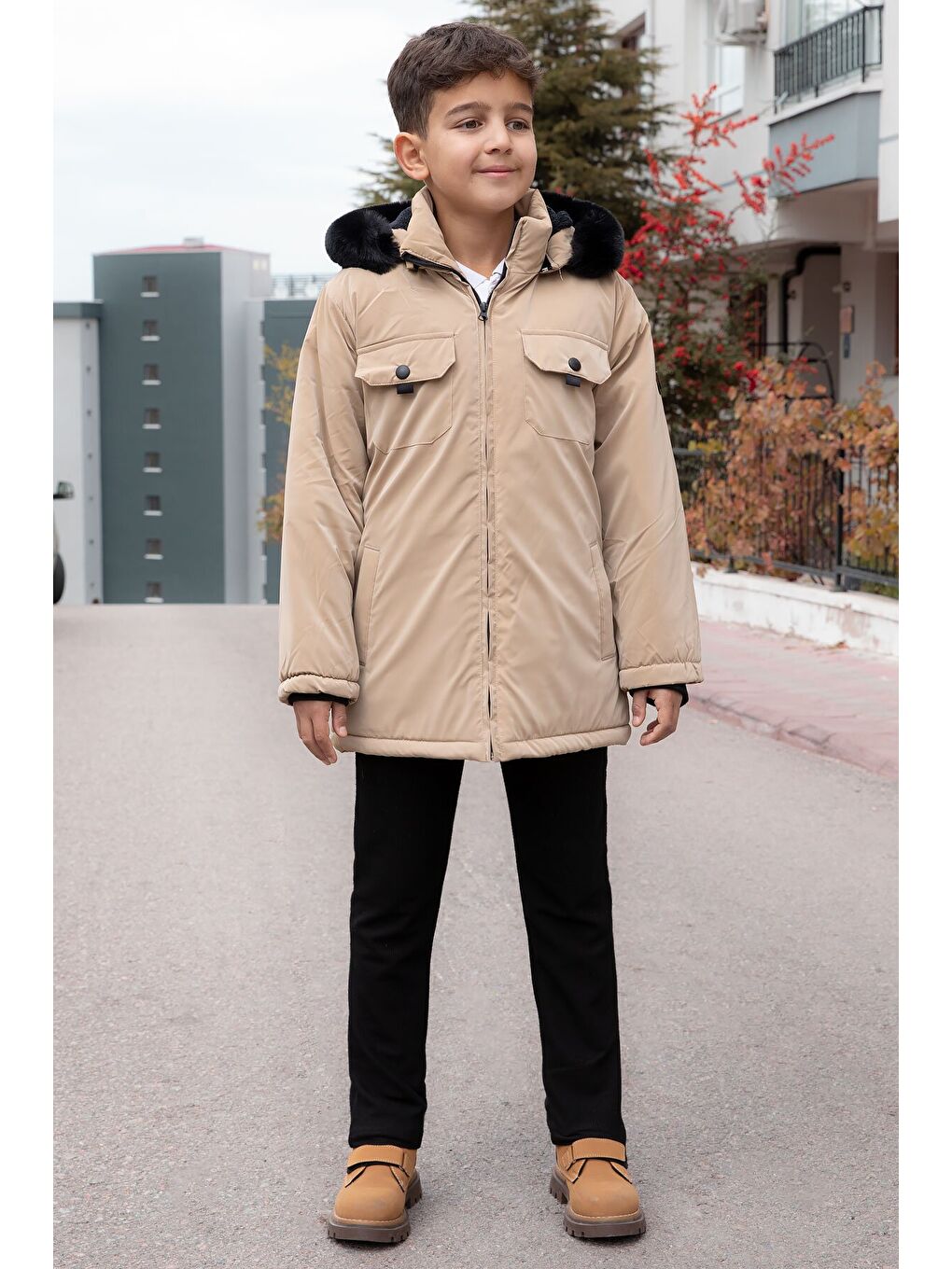Bej Çıtçıtlı Göğüs Cepli İçi Kürklü Erkek Çocuk Kapüşonlu Mont 21352