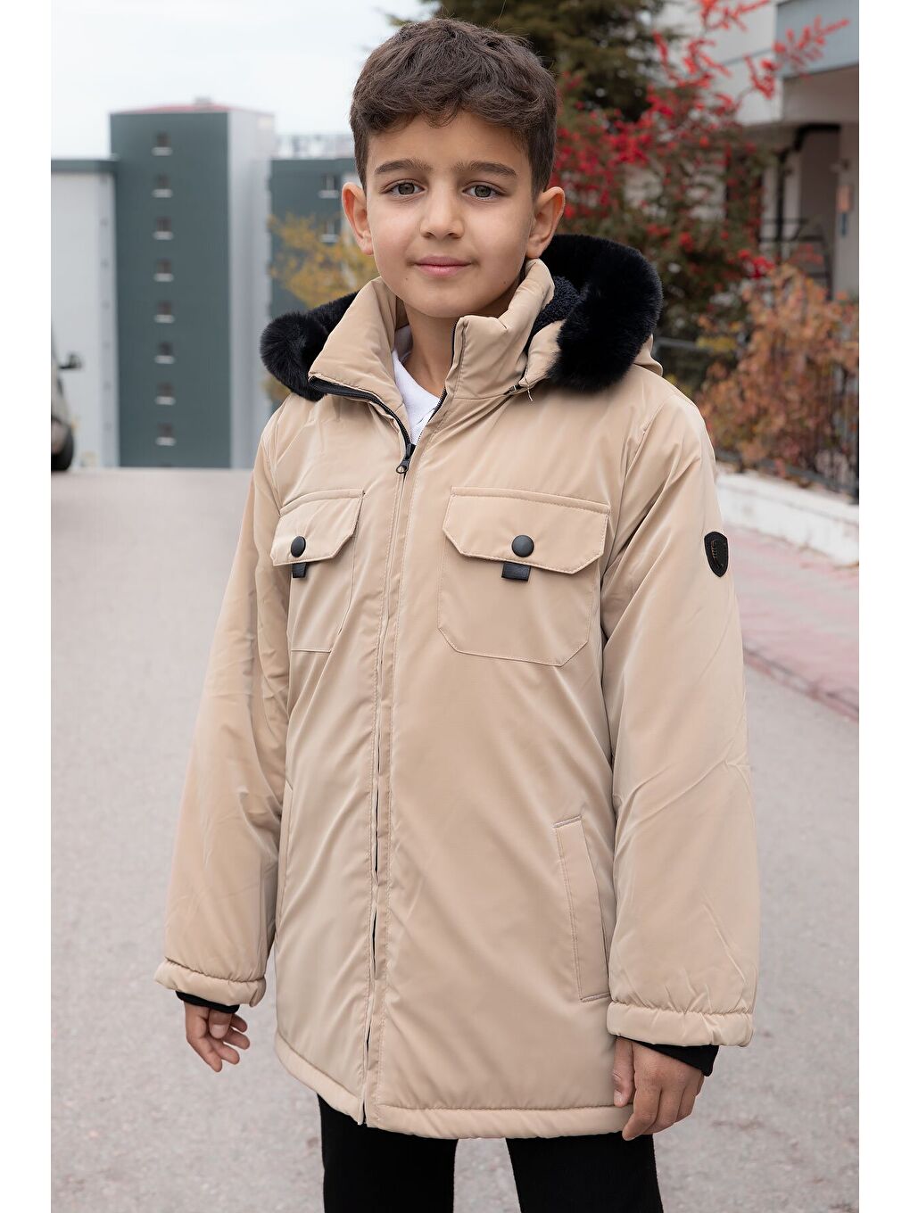 Bej Çıtçıtlı Göğüs Cepli İçi Kürklü Erkek Çocuk Kapüşonlu Mont 21352-4