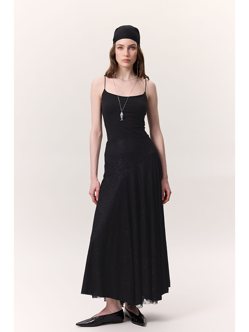 Dantelli Geniş Etek Siyah-3