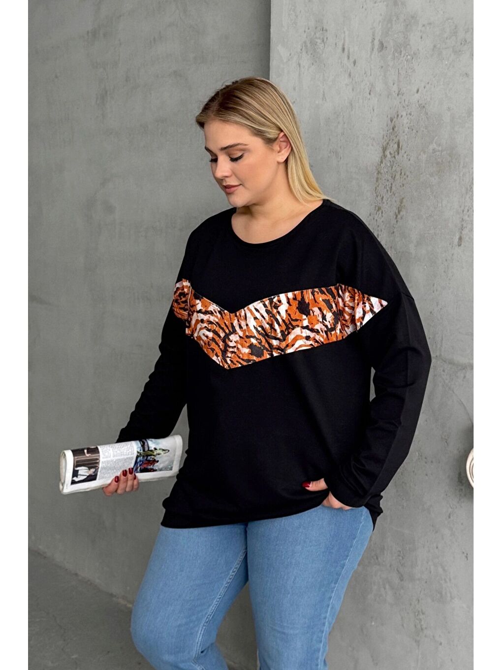 Siyah Büyük Beden Bisiklet Yaka Uzun Kollu Leopar Desenli Sweatshirt 300281-1