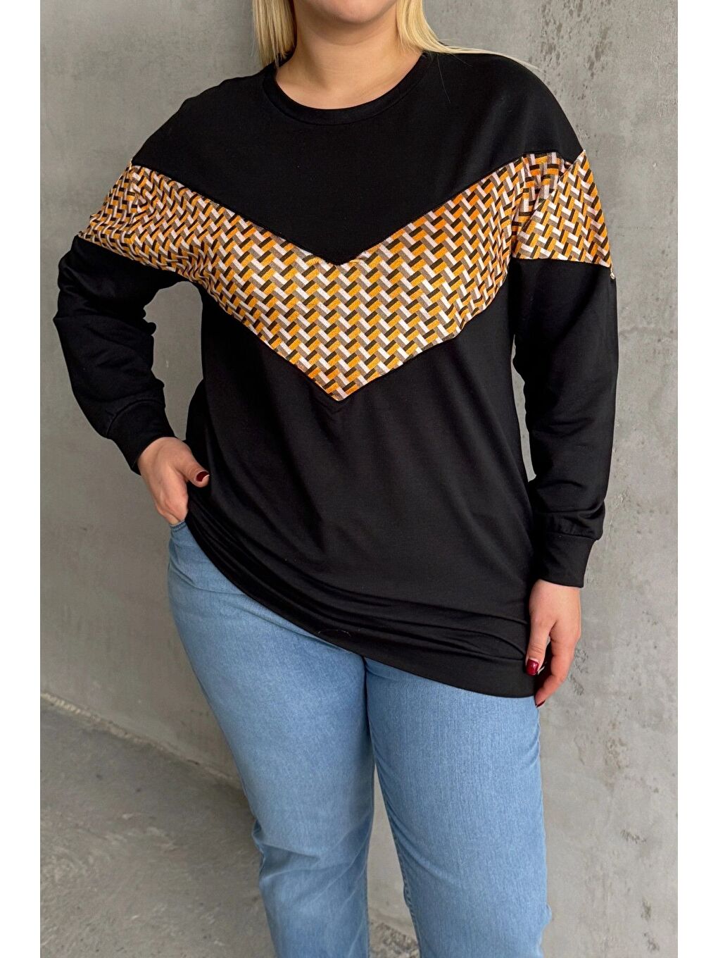 Siyah Büyük Beden Bisiklet Yaka Uzun Kollu Desenli Sweatshirt 300334-6