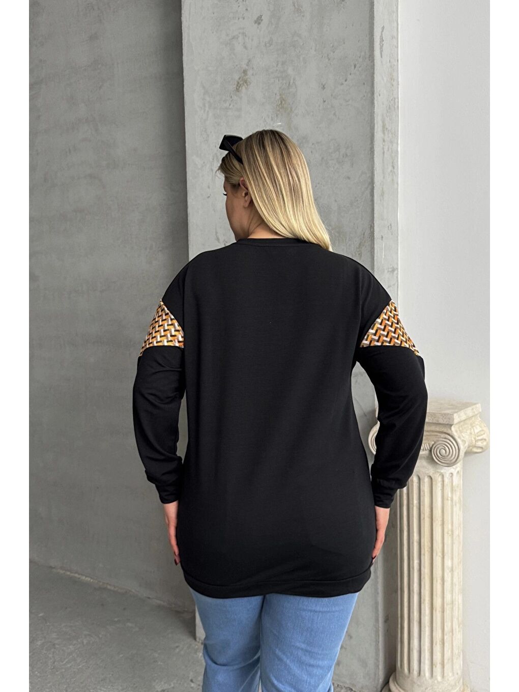 Siyah Büyük Beden Bisiklet Yaka Uzun Kollu Desenli Sweatshirt 300334-7