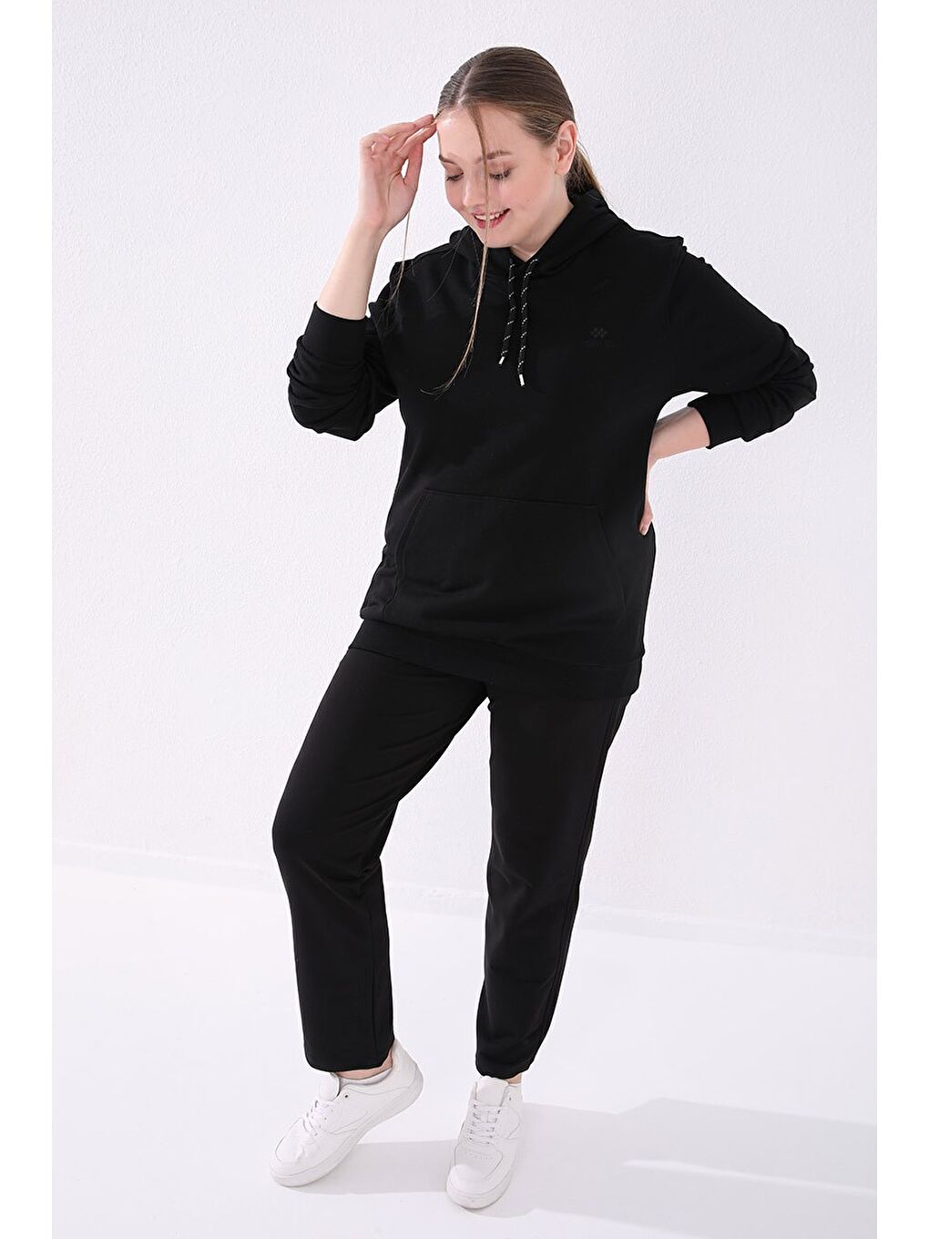 Siyah Cepli Rahat Form Klasik Paça Kadın Büyük Beden Eşofman Alt - 94017-1